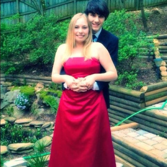 Poshmarking my Prom Dress. - Picture 5 of 6